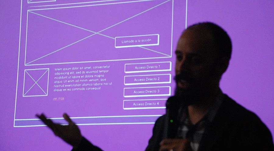 Matías Raby teaching